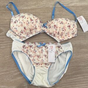 NWT Junior Hello Kitty Blue-Trim Floral Lace Bra & Bikini Set